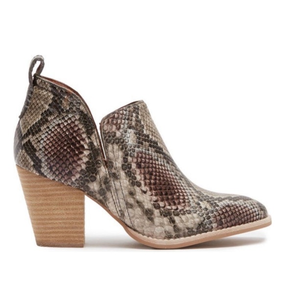 Jeffrey Campbell Shoes - JEFFREY CAMPBELL Western Snakeskin Print Boots 6.5